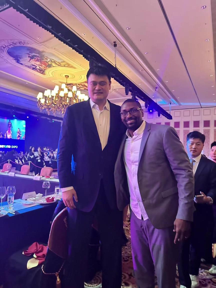 阿泰斯特曬與姚明合照：這是我最喜歡的隊友 姚??！