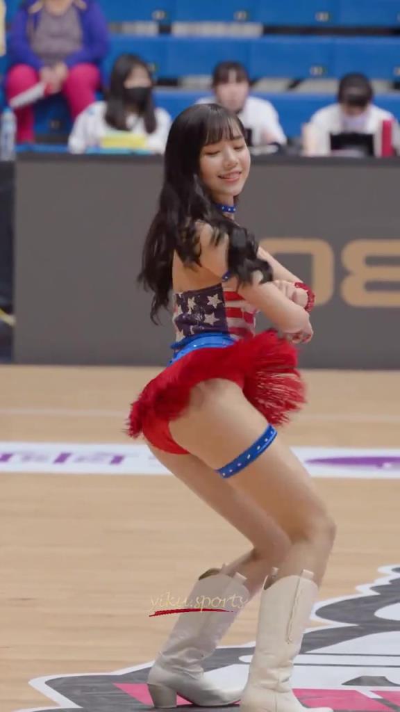最好的啦啦隊(duì)小姐姐！自信，健康充滿活力！
